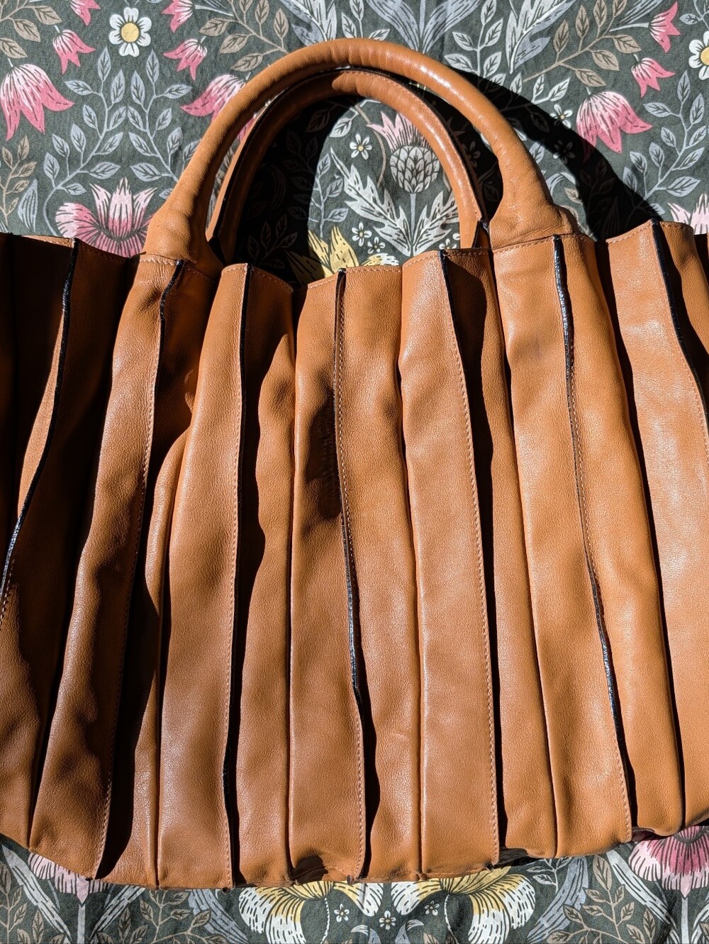 LUPO Barcelona Pleated Leather Handbag - Picture 4 of 9